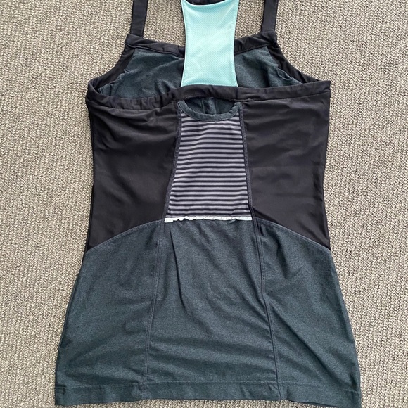 3 tanks included : Reebok/2XU/MPG Small fit - Picture 7 of 16